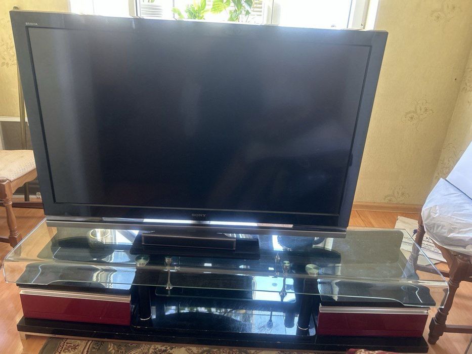 Televizor Sony sotiladi podstavkasi bn