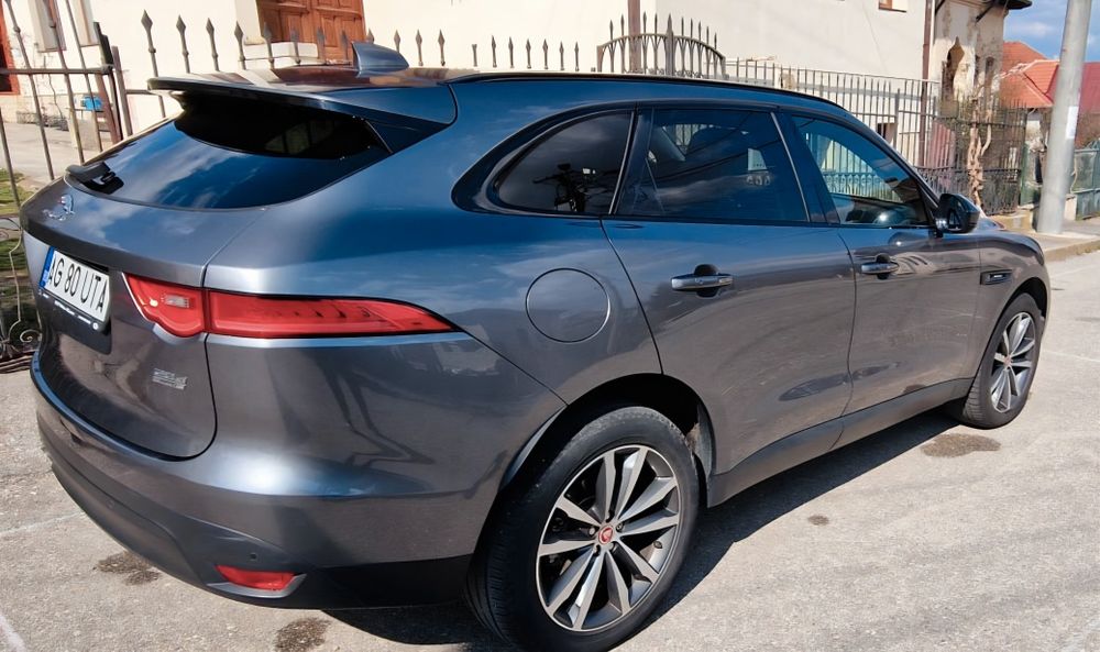 Jaguar F-Pace 2.0d 4x4 R-Sport Design.