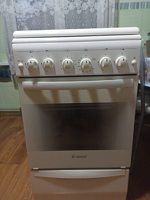 Продам газовую плиту Гефест