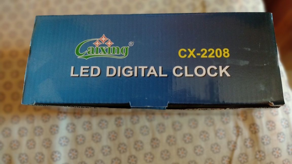 Ceas digital LED click.