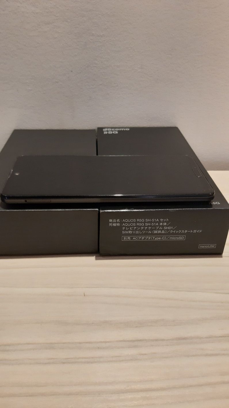 Sharp Aquos r5g Docomo