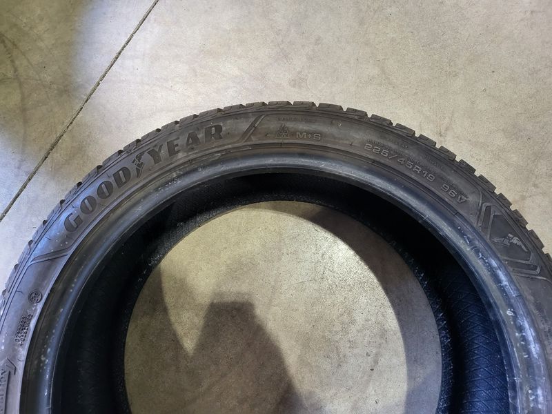 225/45/19 GOODYEAR 4бр
