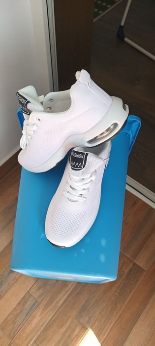 Adidasi fashion noi 38