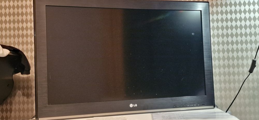 Продам телевизор LG