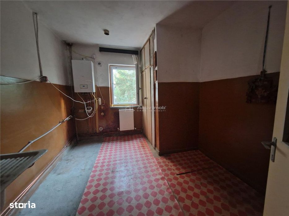 Apartament 4 camere decomandat, etaj 2, CT - Rovine