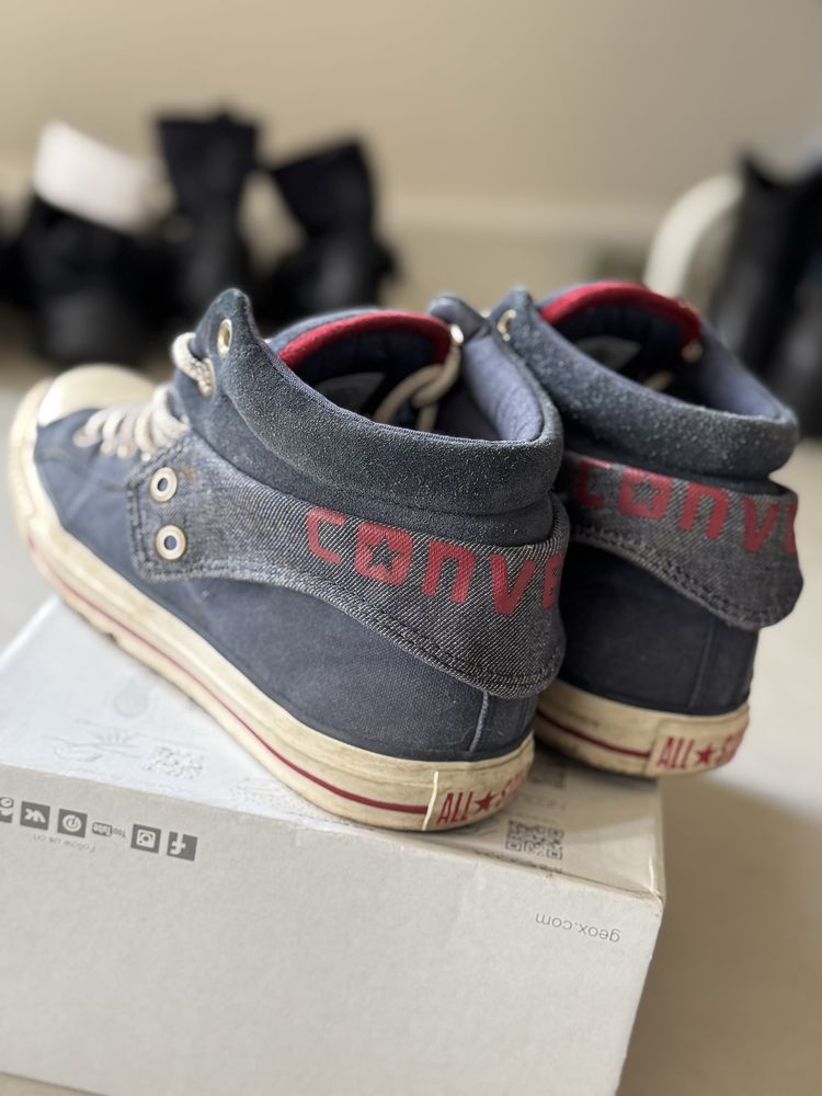 Vând incaltaminte Converse