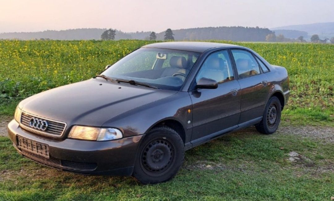 Audi A4 1.8 125кс На части