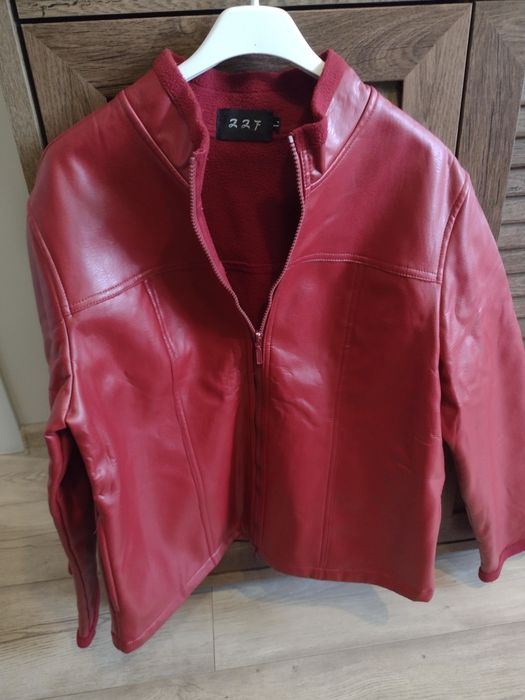 Много топличко кожено яке с поларена подплата.