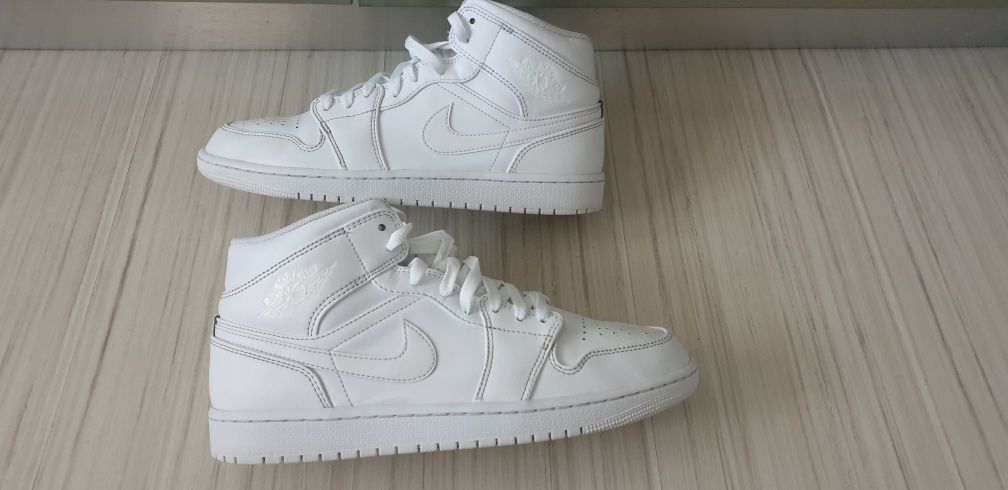 Nike Air Jordan1 Retro Tripple White / 43/27.5 UK 8.5 US 9.5 ОРИГИНАЛ!