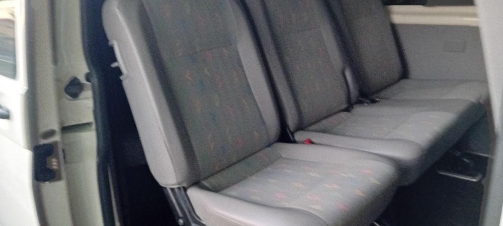 Volksvagen transporter 9 locuri