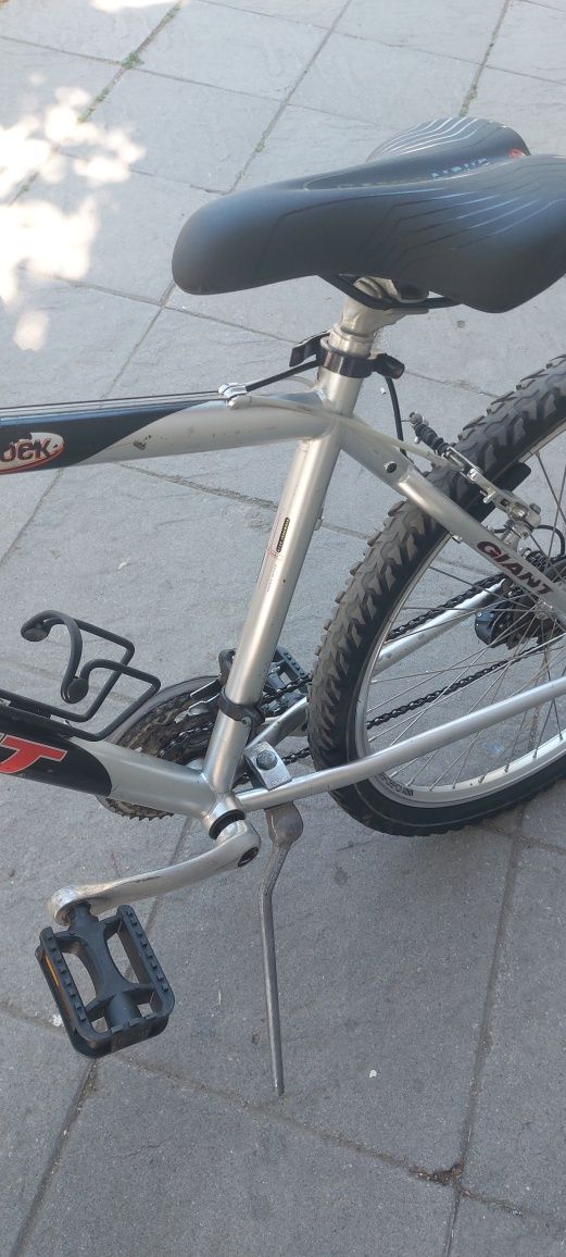 Продавам алуминиев велосипед Giant   26 цола,45 см