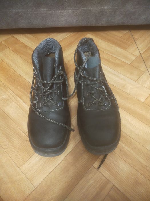 Продаю ботинки рабочие