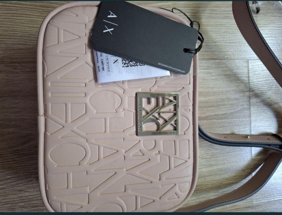 Нова и оригинална чанта на Armani Exchange 
С етикет 
Цена: 140 лева