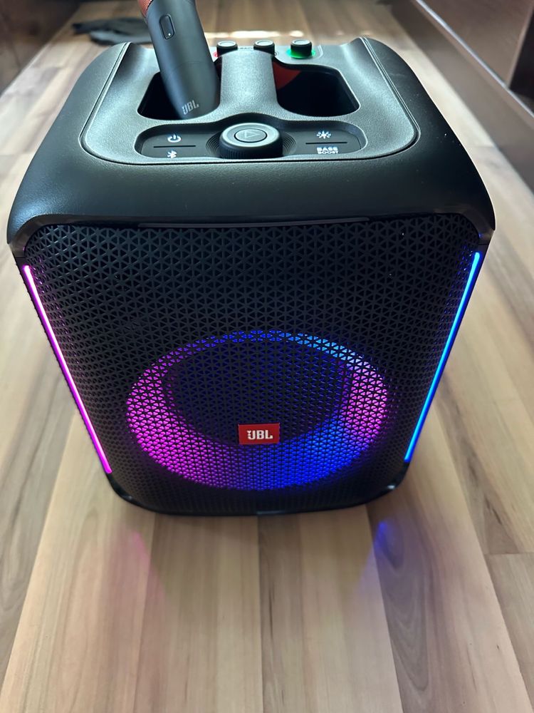 Продам колонку jbl partyBox encore essential Mic