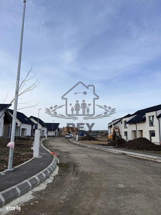 Teren cu PUZ, utilități și autorizație de construire/casă unifamilială