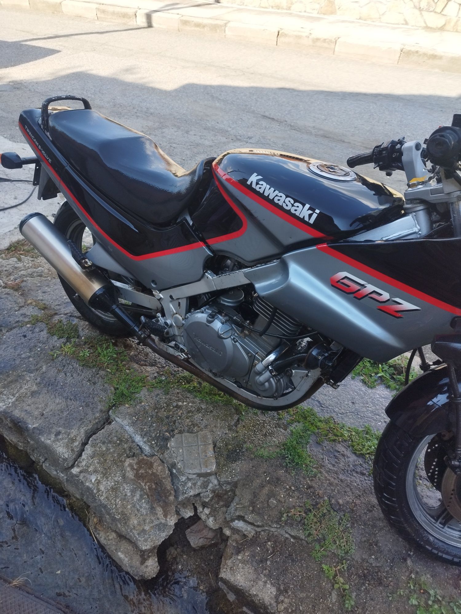 Kawasaki GPZ 500s на части