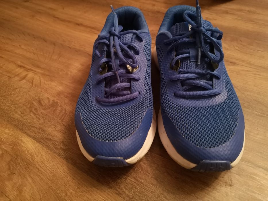 Adidași Under Armour