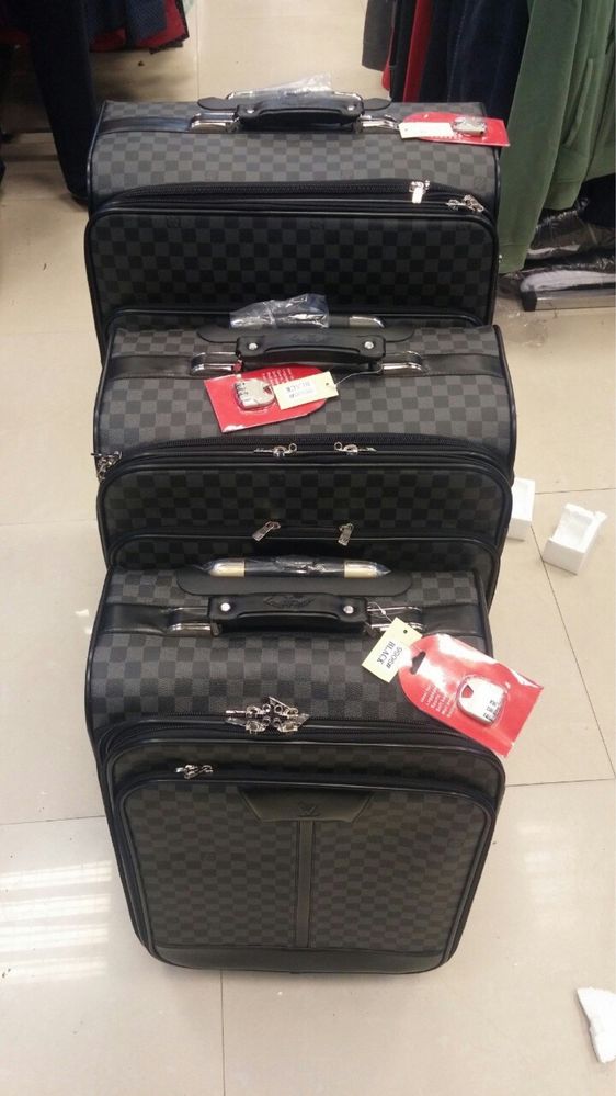 Louis Vuitton куфари