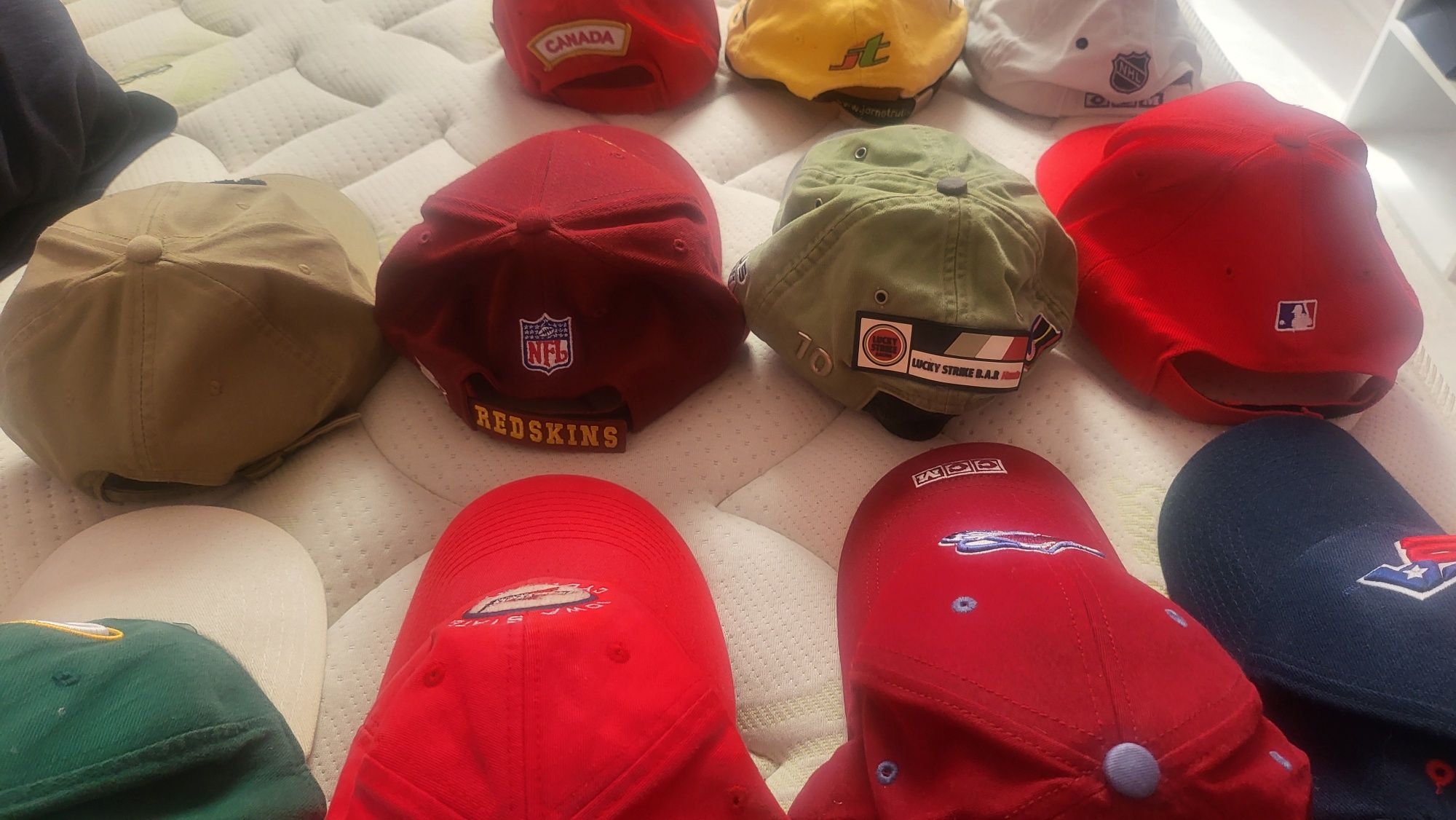 Шапки с козирка NFL, NHL и други