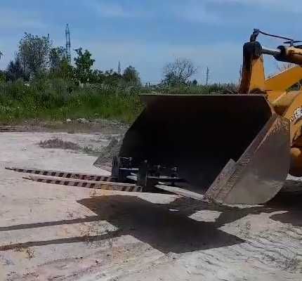 Вилы быстросъёмные на фронтальный погрузчик. В наличии. Наша доставка.