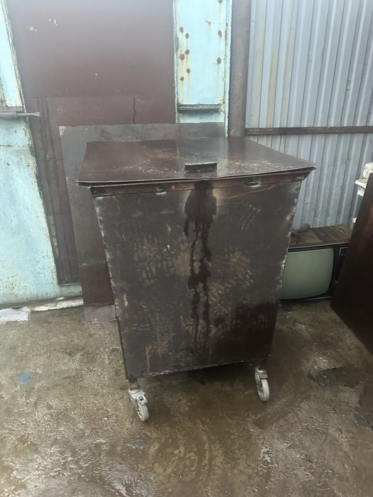 Продам срочна мусырный баки