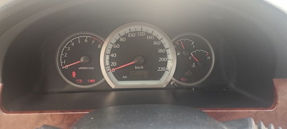 Продаётся белая Джентра 2015