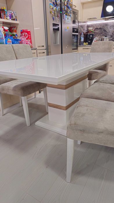 Луксозня трапезна маса от МДФ