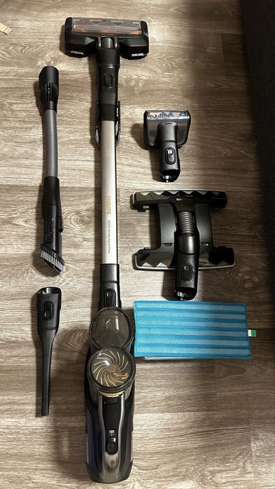 8000 Series Aqua Plus Безкабелна прахосмукачка XC8347/01