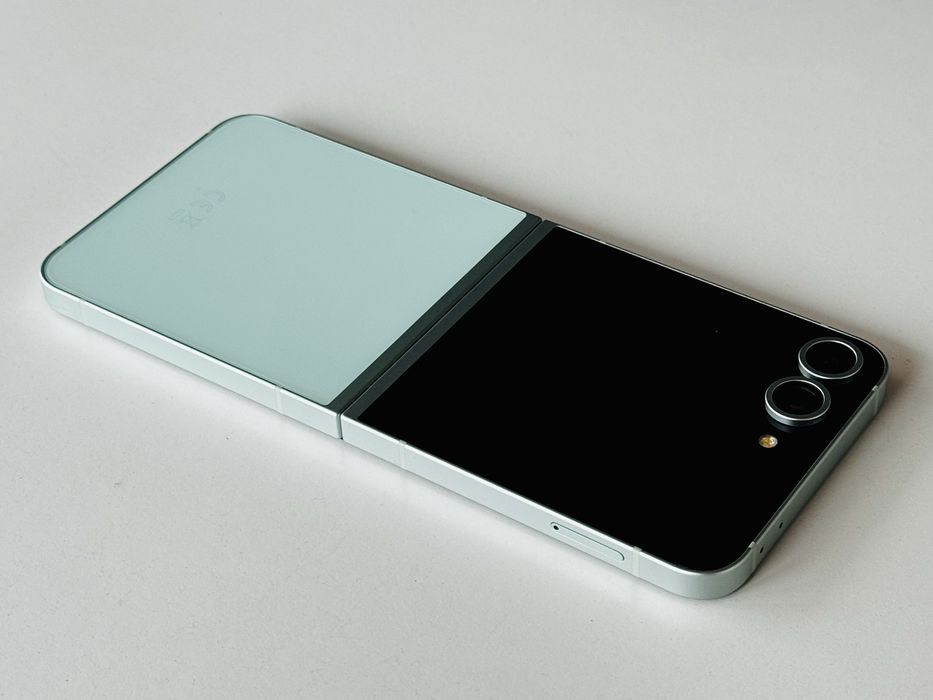Samsung Galaxy Z Flip 6 512GB Mint Гаранция 6 месеца