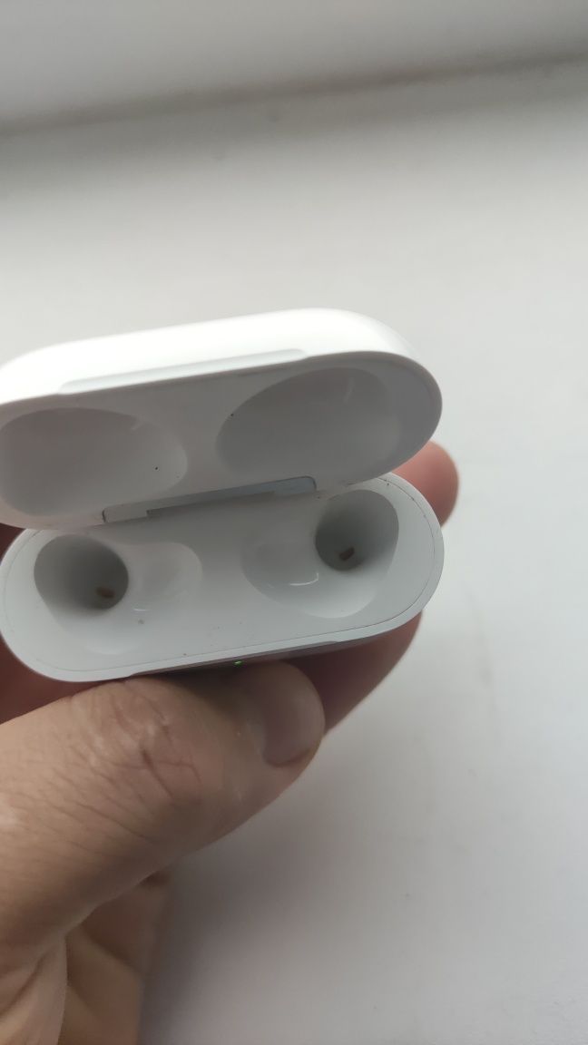 Продам оригинал кейс от Airpods 3