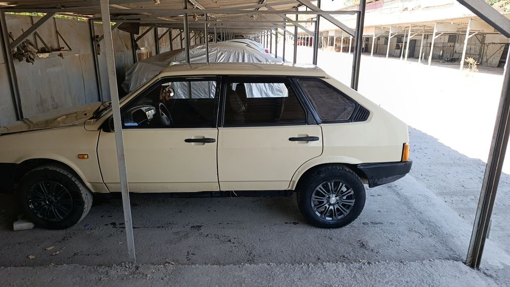 Продаю машину Ваз 2109 выпуска года 1990.