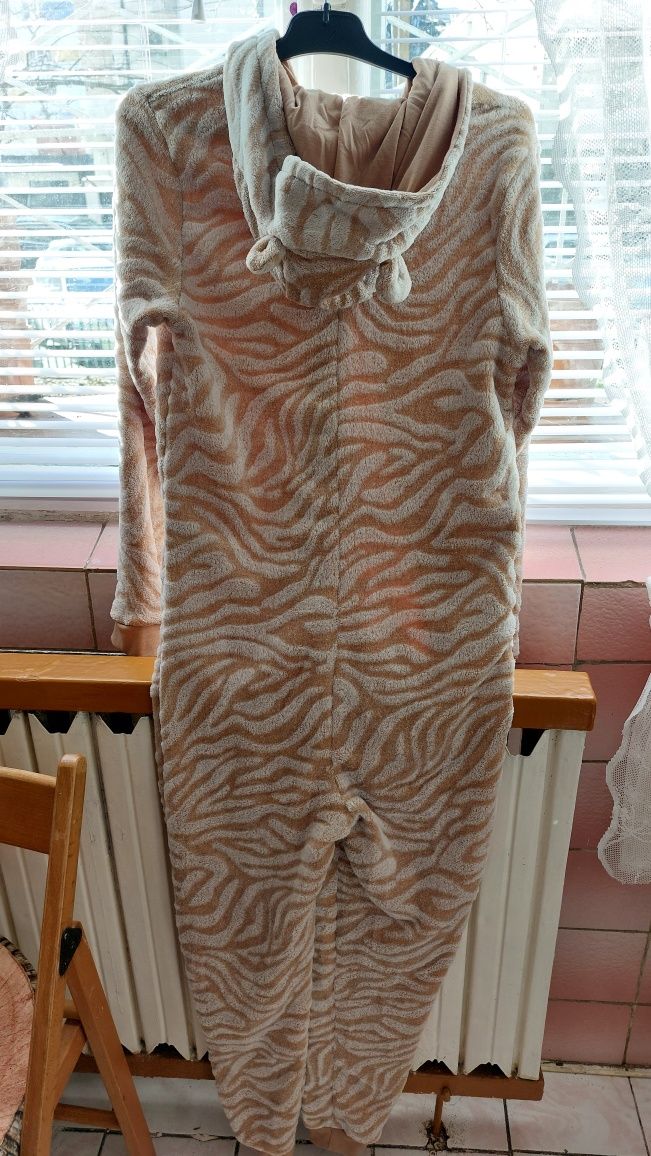 Salopeta pijama pufoasa si calduroasa 158-164 cm NOU