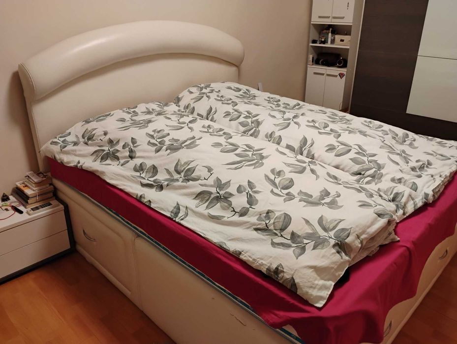 Матрак Тирена флекс 180/200 в идеално състояние, двулицев + спалня