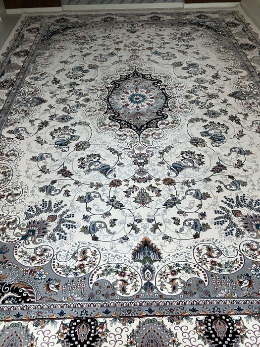 Verona - абсолютно новый,толстый,фирменный ковер.Размер:4х5,5метр.