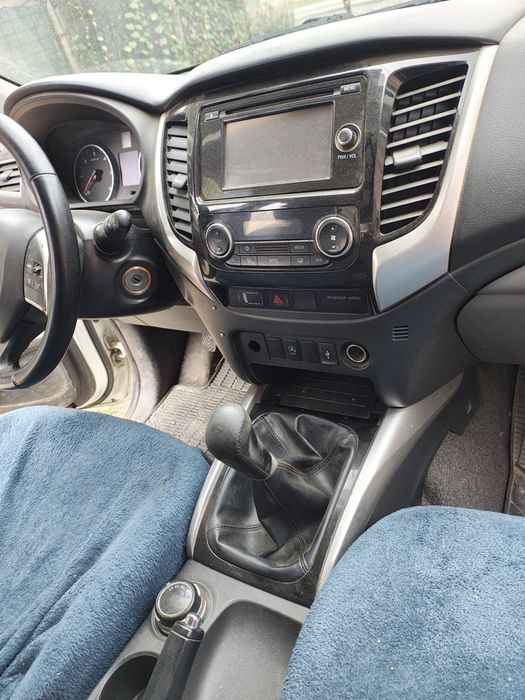 Mitsubishi L200 2016 4 x 4 2.4 L diesel navi clima camera vari +/-
