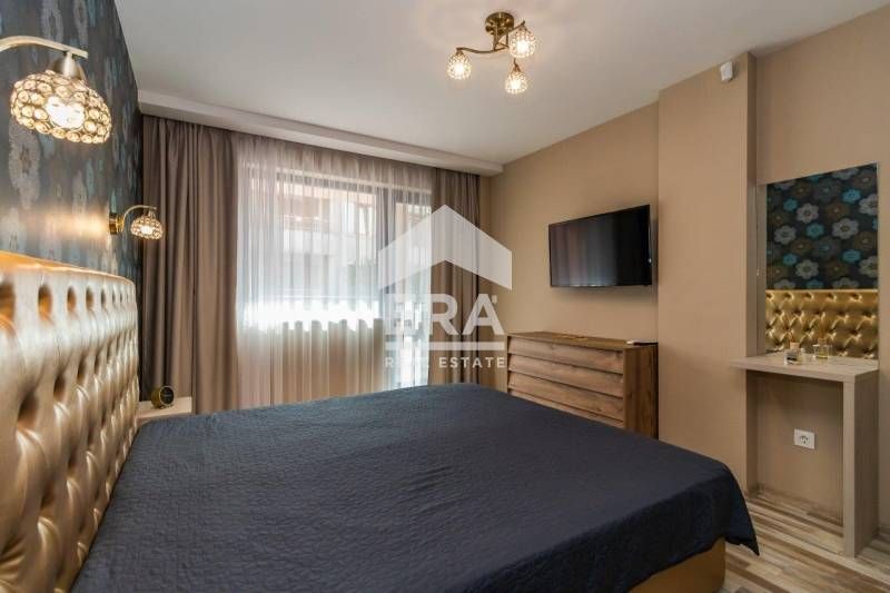 Двустаен, луксозно обзаведен апартамент под наем, с подземно паркомяст