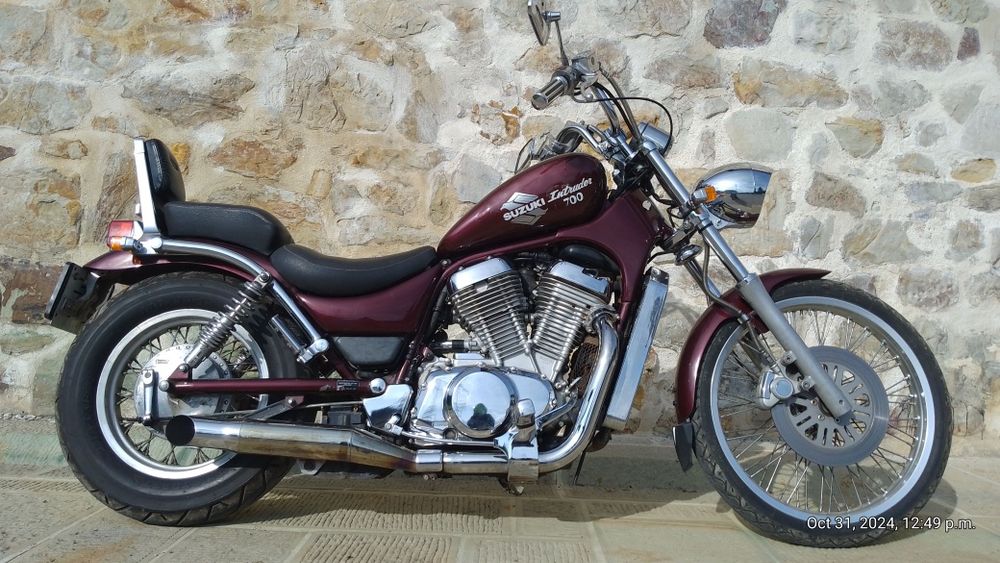 Suzuki intruder VS 700
