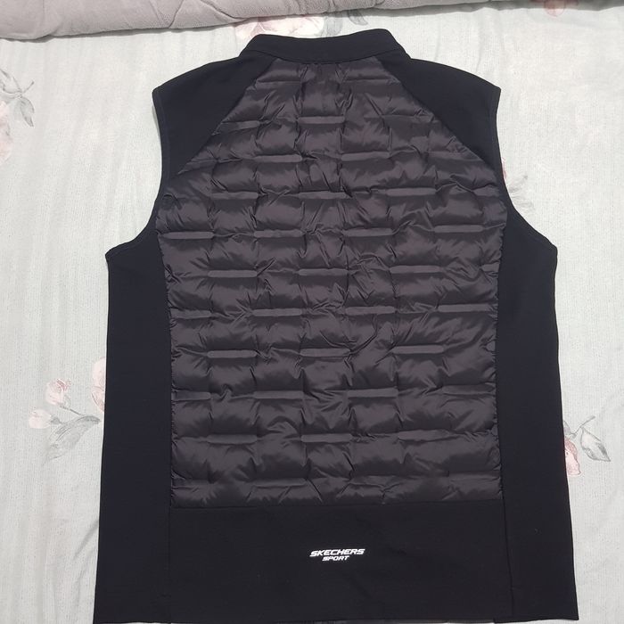 Желетка скечерс.