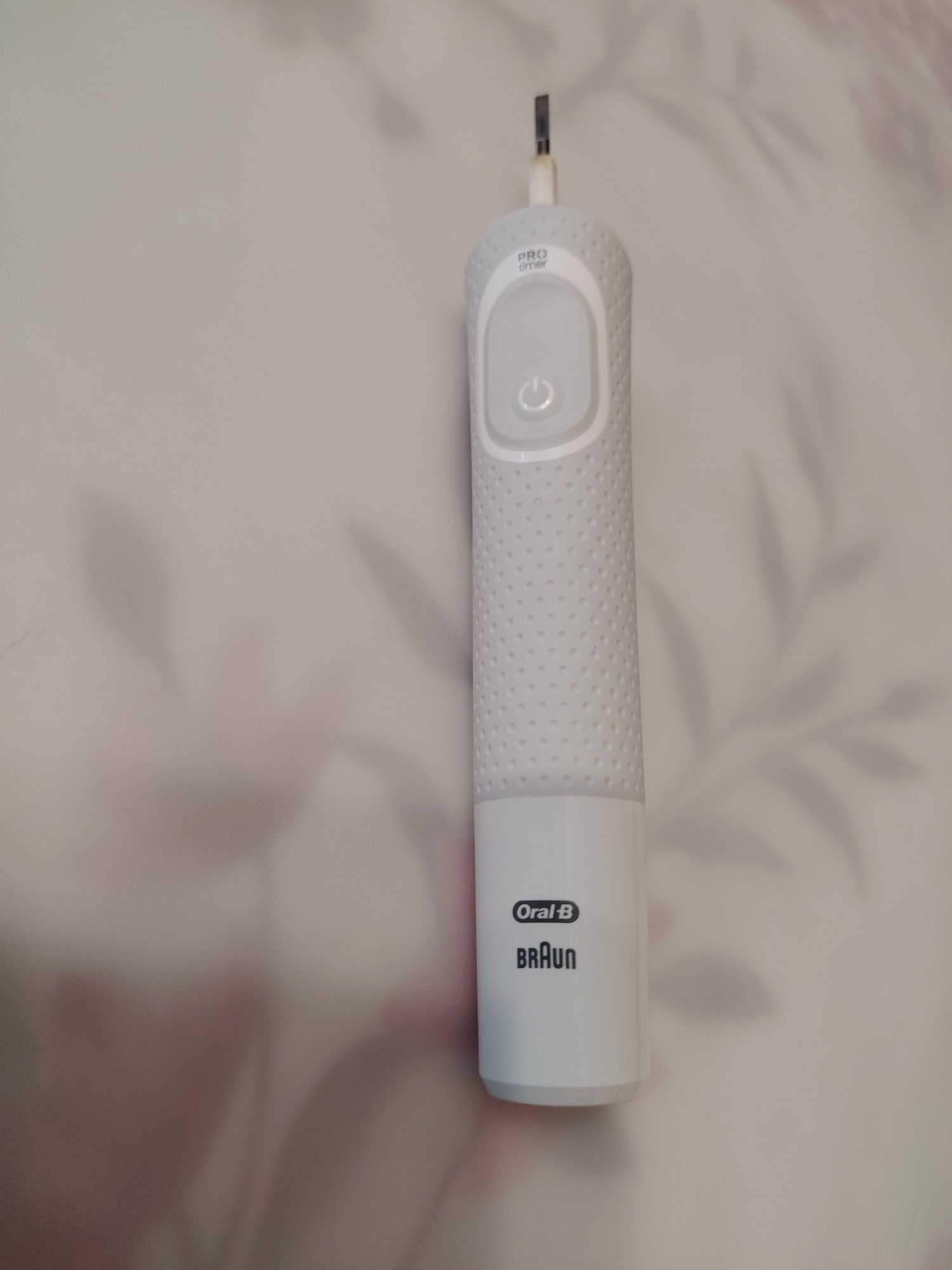 Електрическа четка за зъби oral-b