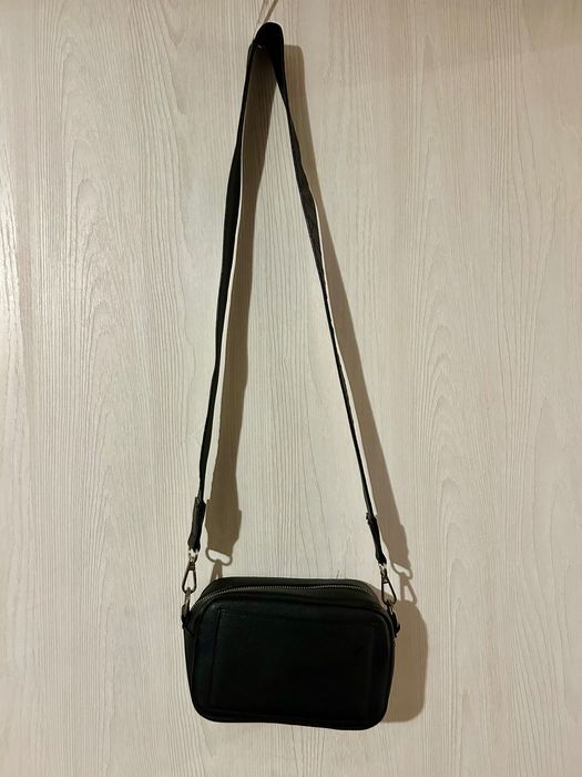 Малка черна чантичка