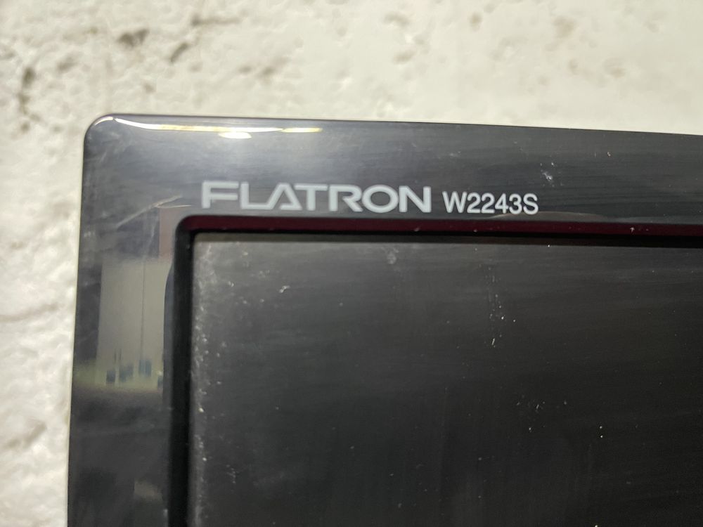 Vand monitor 22 inchi LG Flatron 2243S, stare excelenta