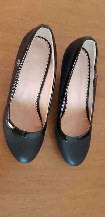 Pantofi noi, marimea 40