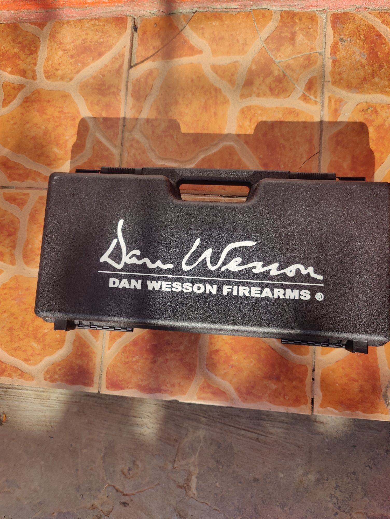 Pistol puternic pachet complet Dan Wesson
