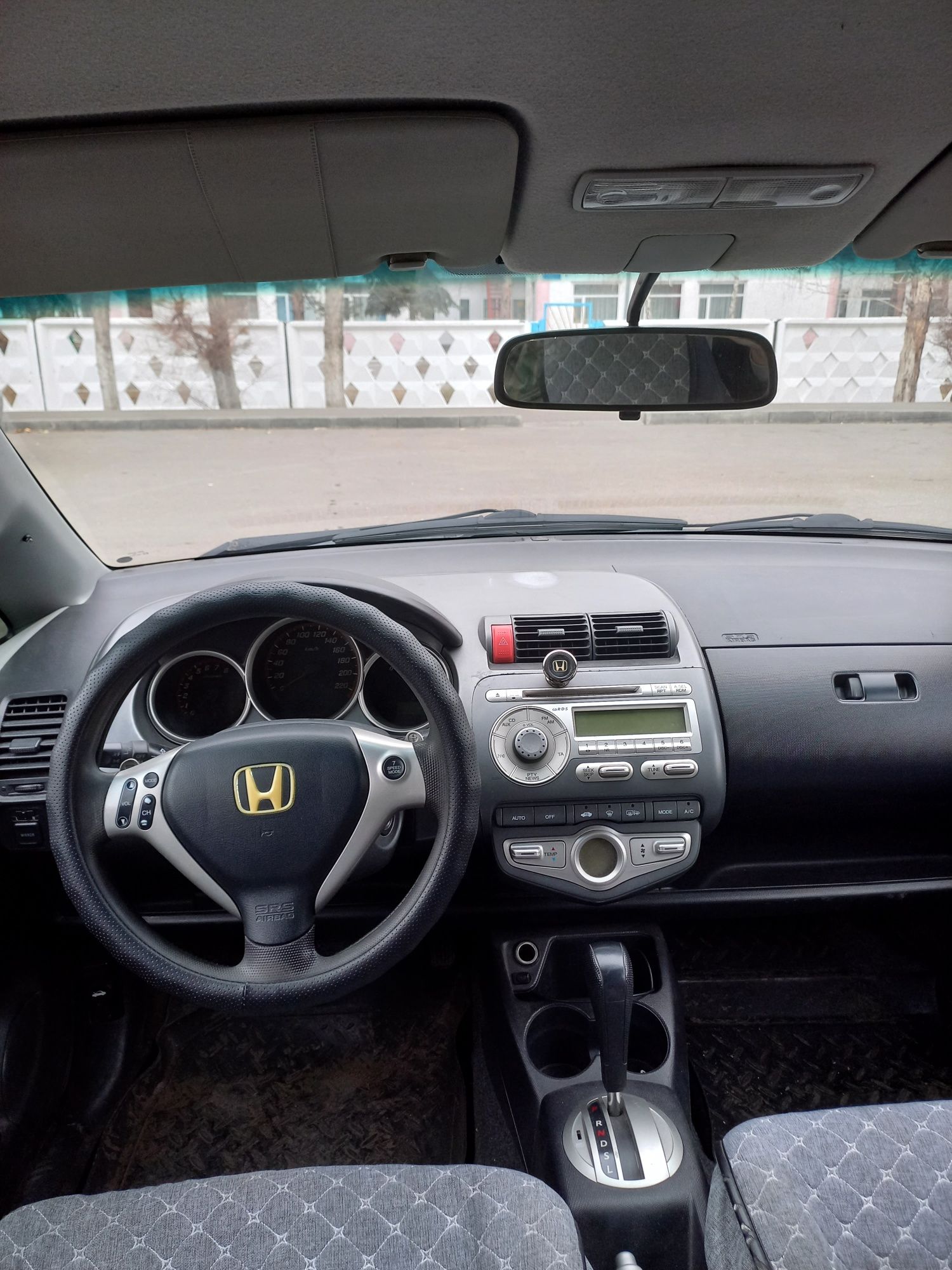 Продам Honda Jazz 2006 г 2й хозяин ,идеальное состояние