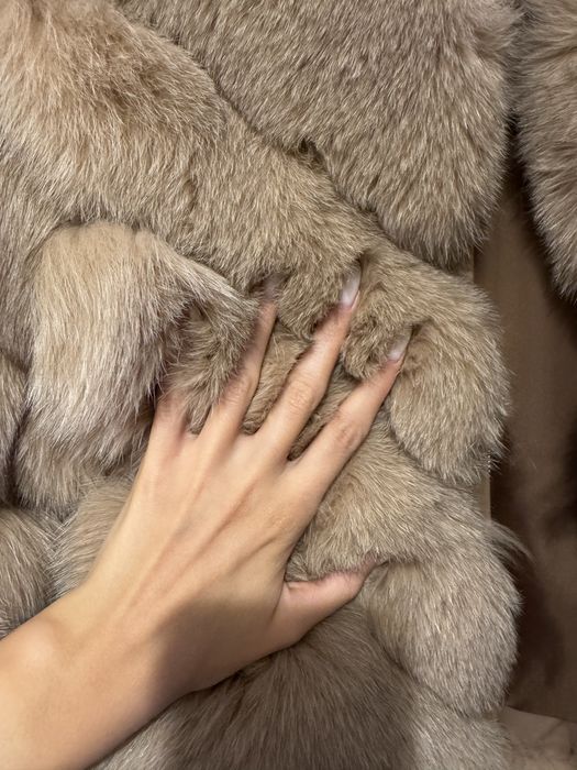 Чисто ново бежаво-кафяво палто косъм от лисица