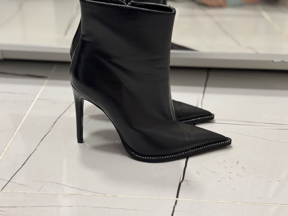 Cizme scurte stiletto Zara