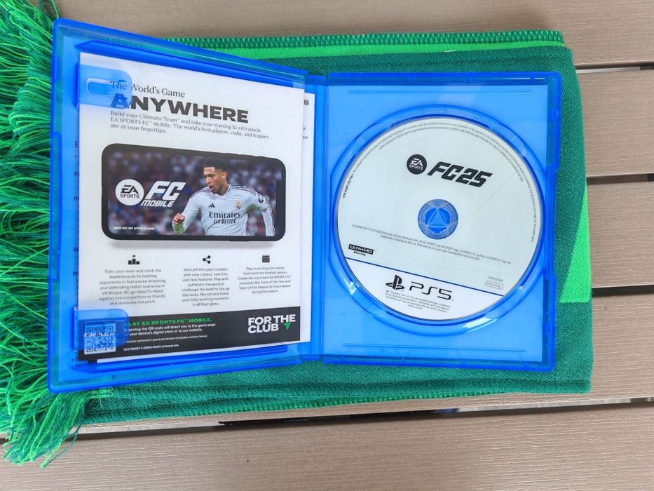 FC 25 за Playstation 5 плюс шал EA Sports