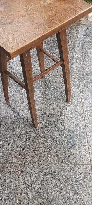 Scaun vechi din lemn