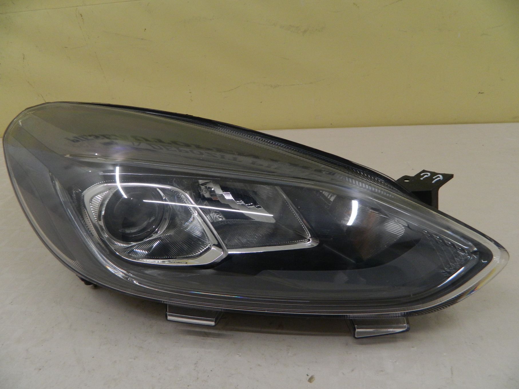 Far dreapta Ford Fiesta Halogen LED cu lupa,  2017, 2018, 2019, 2020, 2021, cod origine H1BB-13W029-EB.
