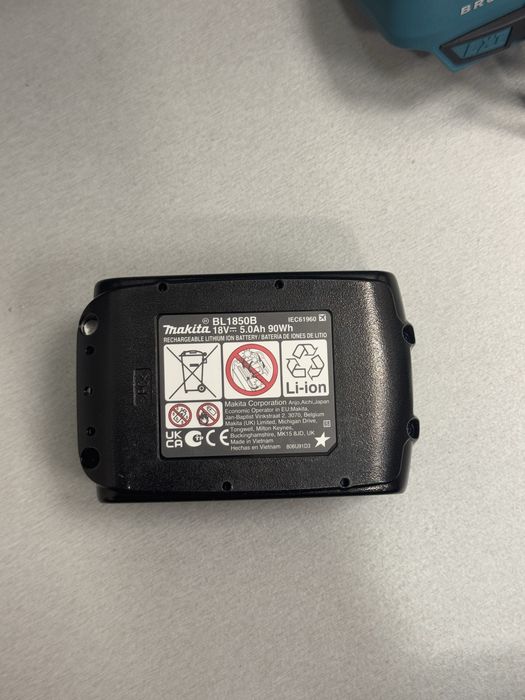 Продавам нов винтоверт Makita DHP484